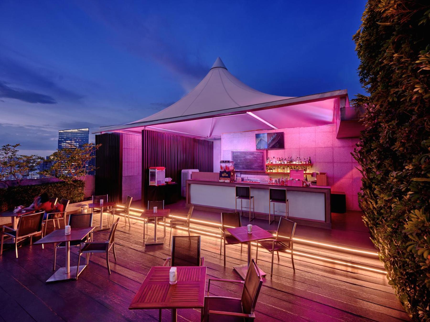 Amara Bangkok Hotel Exterior photo The Bar