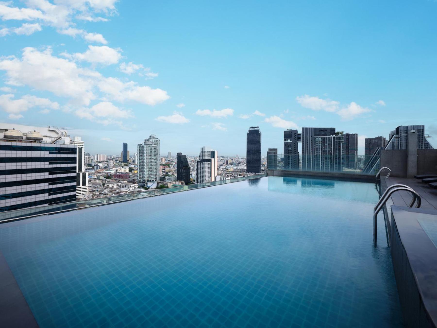 Amara Bangkok Hotel Exterior photo The rooftop pool at the hotel